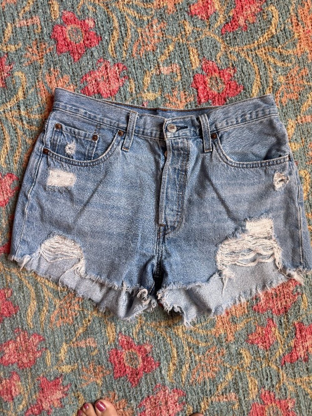 Levi’s 501 Distressed High Rise Denim Shorts | Size 29